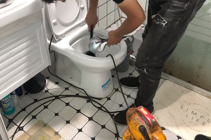 长汀马桶堵塞自己疏通还是找师傅？专业上门服务让你省时更省心